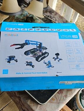 Makeblock Ultimate 2.0 Blue 10-in-1 Kids Robot Kit